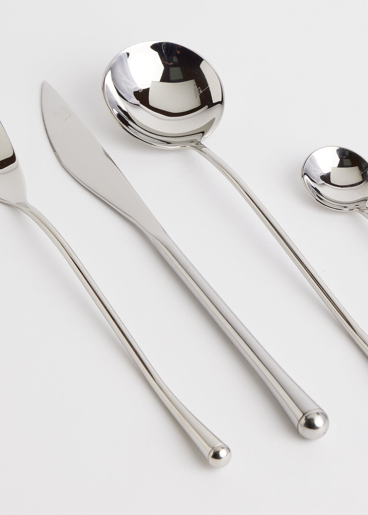 Globe Cutlery Set